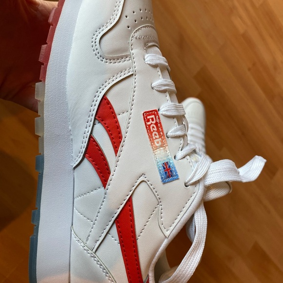 Reebok sneakers like new size 6.5 youth - Picture 5 of 9